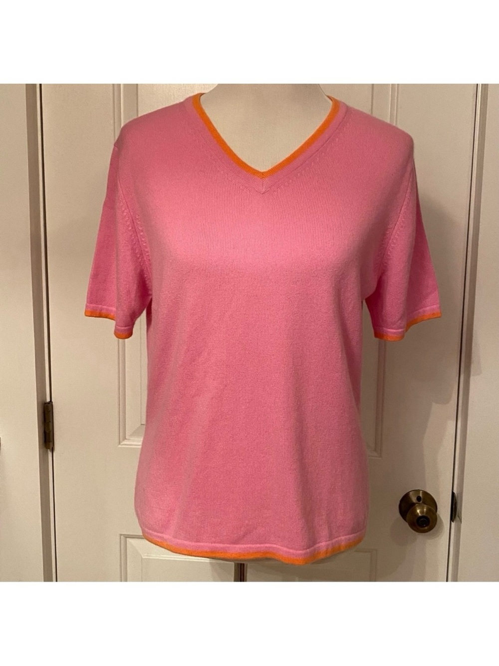 STUDIO 121 SWEATER V-NECK PINK ORANGE CASHMERE SHORT SLEEVE SIZE M